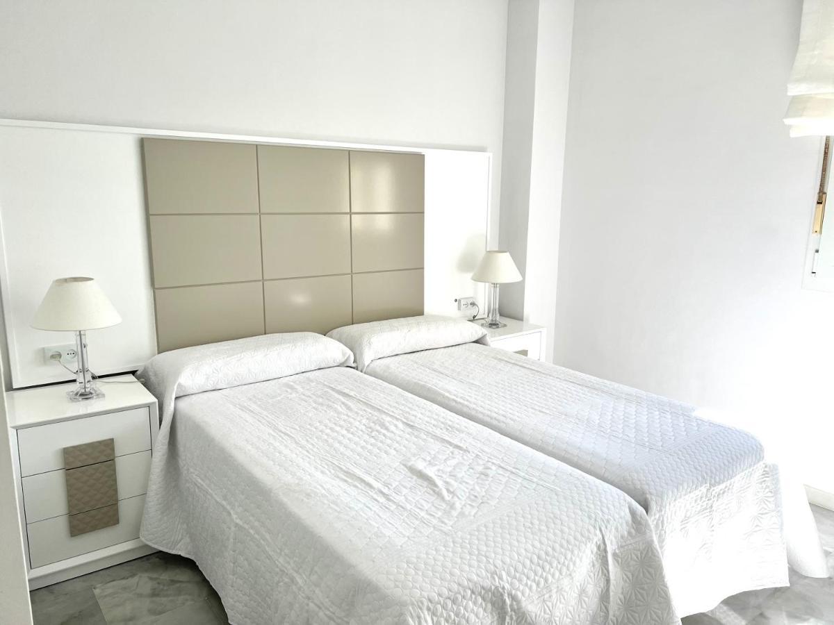 Mi Capricho 170 Beachfront Apartment Sitio de Calahonda Bagian luar foto