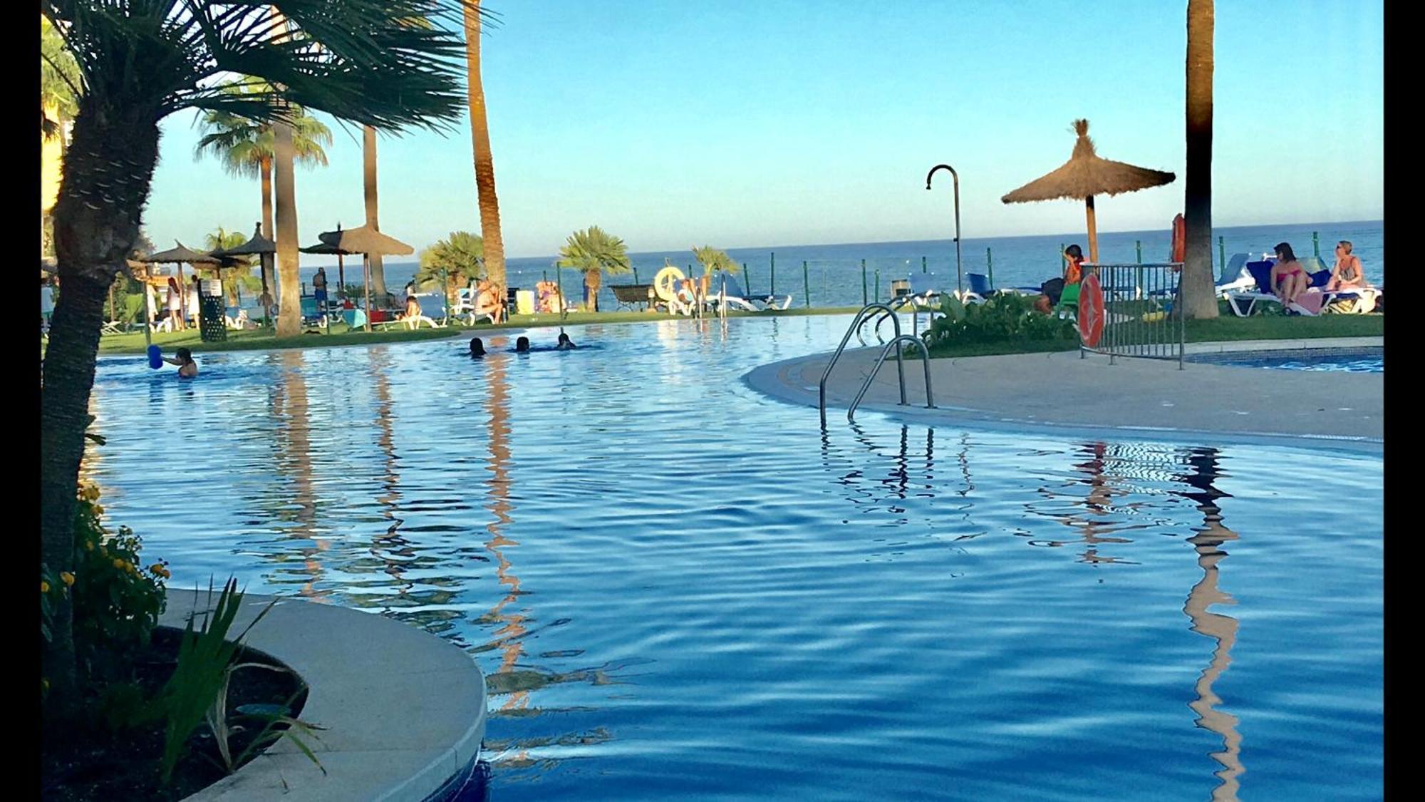 Mi Capricho 170 Beachfront Apartment Sitio de Calahonda Bagian luar foto