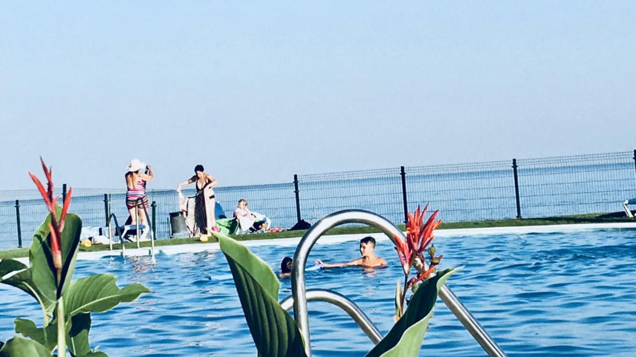 Mi Capricho 170 Beachfront Apartment Sitio de Calahonda Bagian luar foto