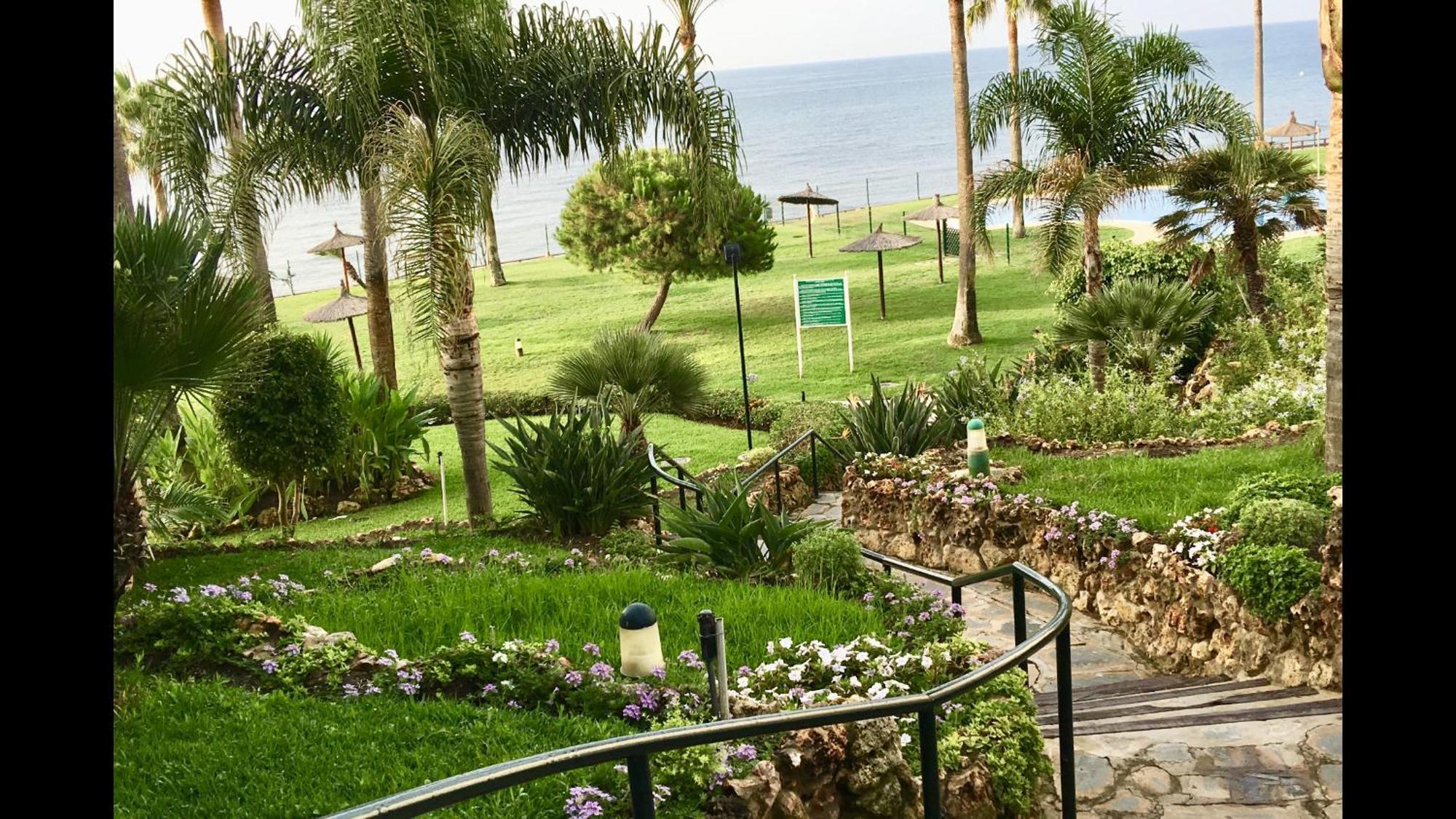 Mi Capricho 170 Beachfront Apartment Sitio de Calahonda Bagian luar foto