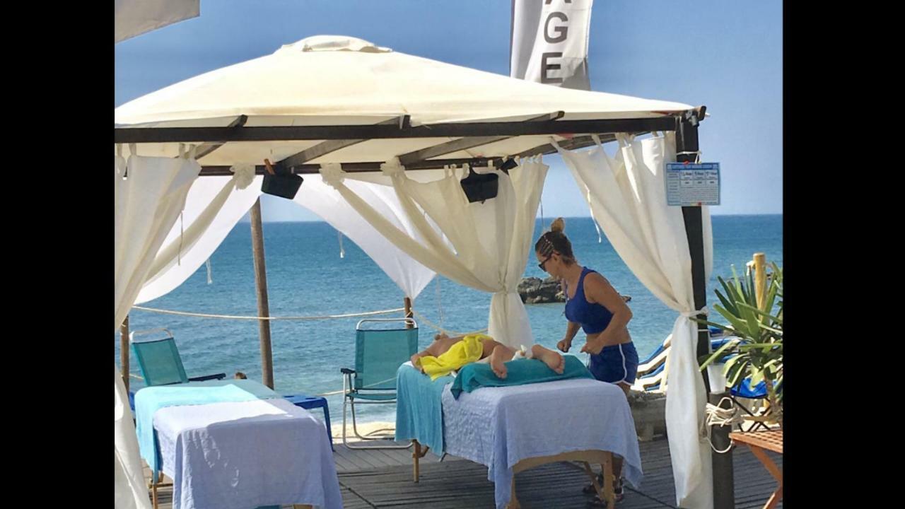 Mi Capricho 170 Beachfront Apartment Sitio de Calahonda Bagian luar foto